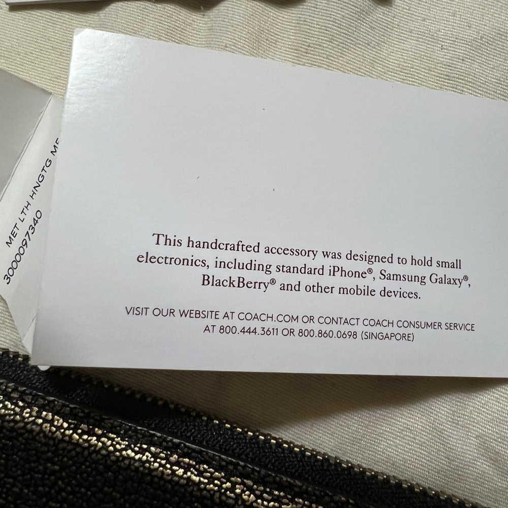 RARE Authentic Giant Coach Metallic Brass Leather Hangtag  Wallet Case - Picture 5 of 11